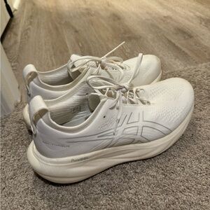 ASICS Gel Nimbus 25 - Size 10